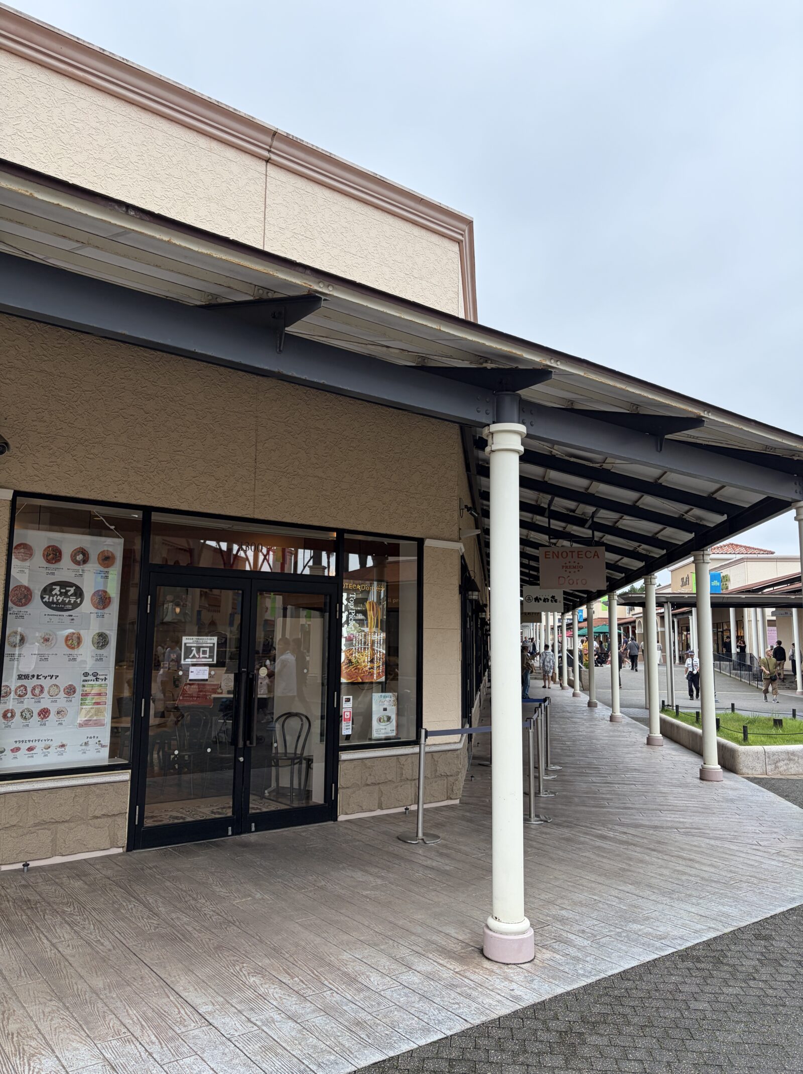 阿見町 Enoteca D'oro Premio の店舗外観と入口