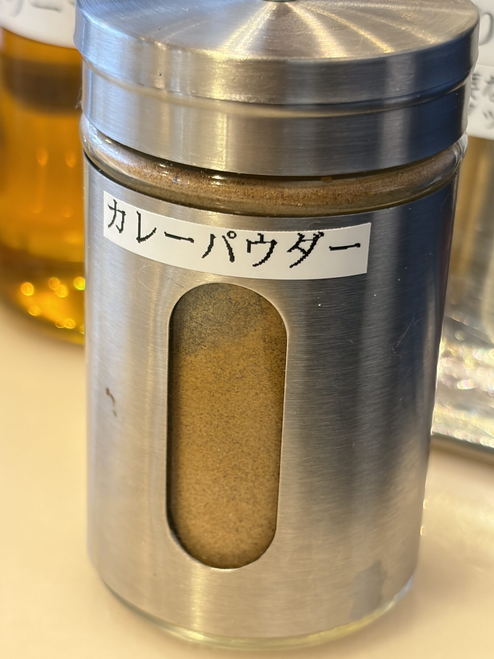 阿見町 Enoteca D'oro Premio の卓上のカレーパウダー